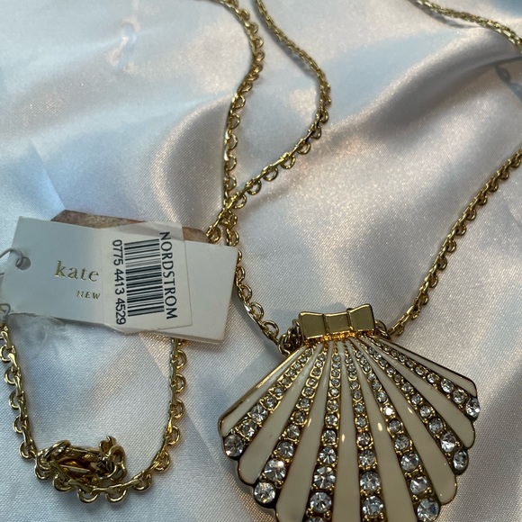 NWT - RARE Kate Spade "Shore Thing" Crystal Clam with Pearl Locket - Picture 3 of 6